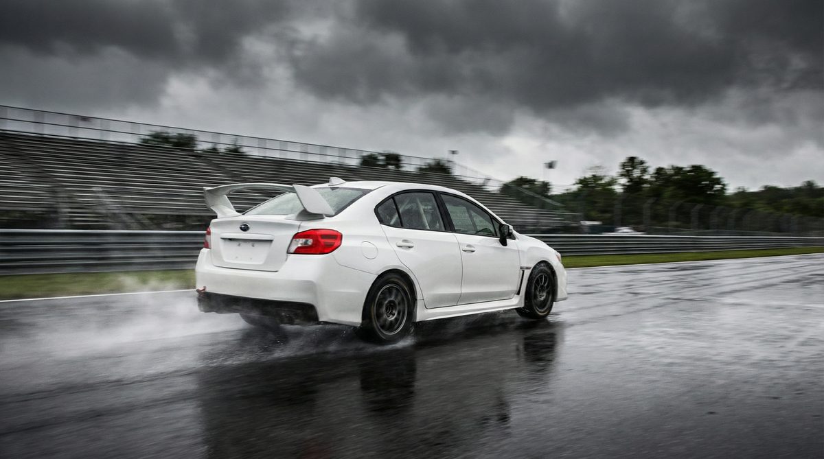 草莓视频轿车性能改装视频